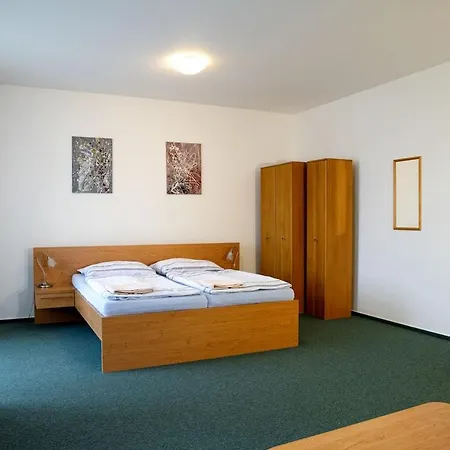 Apartmany Prizamci Uhersky Ostroh Exterior photo